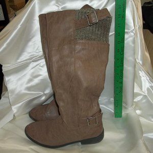 Tan Boots size 8.